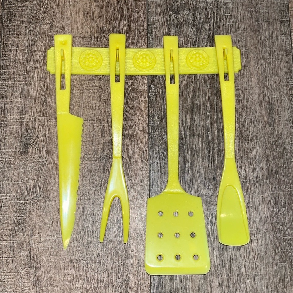 Vintage Yellow Plastic Kitchen Utensil With Wall Mount Rack Hanger Holder Set